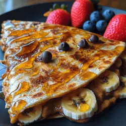 In der heutigen schnelllebigen Welt suchen viele Menschen nach einfachen, aber schmackhaften Rezepten, die nicht nur schnell zubereitet sind, sondern auch den Gaumen erfreuen. Die Erdnussbutter Freude Quesadilla ist ein perfektes Beispiel für ein solches Gericht. Sie kombiniert die cremige Textur von Erdnussbutter mit der Süße von Bananen und optionalen Schokoladenstückchen, alles in einer knusprigen Tortilla. Ideal als Snack, Dessert oder sogar als Frühstück, ist dieses Rezept vielseitig und befriedigend. Einfach zuzubereiten und voller Geschmack, wird diese Quesadilla selbst die wählerischsten Esser überzeugen. Lassen Sie uns die Details dieses köstlichen Rezepts erkunden.